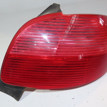 Feu arrière droit occasion  Peugeot 206 3/5 portes (2A/C) 1.1 i (1998-2007)   6351P1 