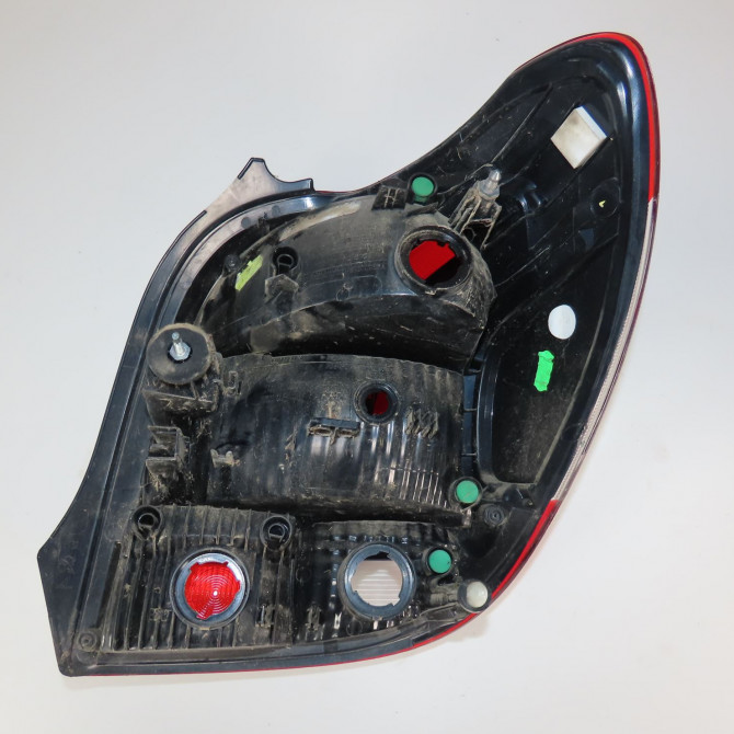 Feu arrière gauche occasion  Peugeot 108 1.0 vti (2014)   B001031780  2