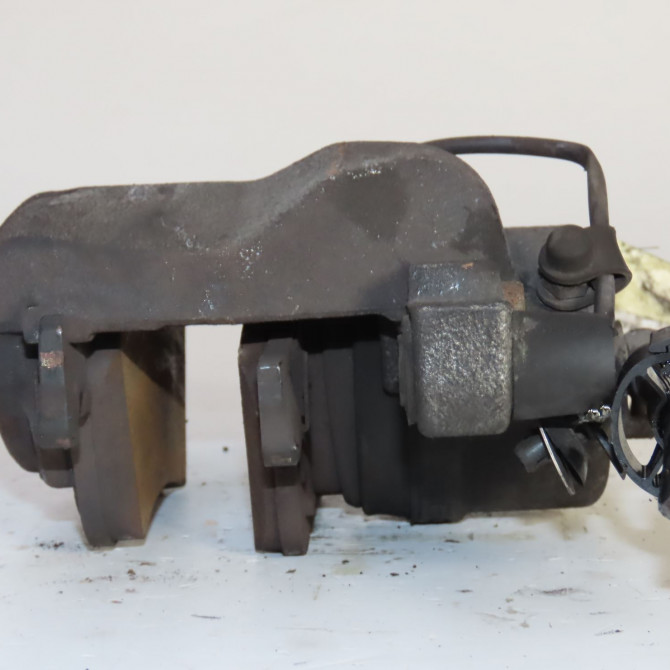 Etrier de frein avant gauche occasion  Mercedes-benz CITAN Camionnette/Monospace (W420) 1.5 112 cdi (420.633, 420.635) (2021)   A4204202900  4