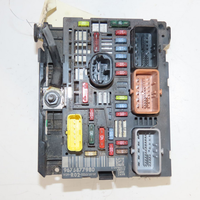 Boite a fusibles occasion  Peugeot 3008 SUV (MC_, MR_, MJ_, M4_) 2.0 bluehdi 150 (mjahxh, mjahxv, mjahxg, mjahsh, mjahrh,... (2016-2020)   9675877980  1