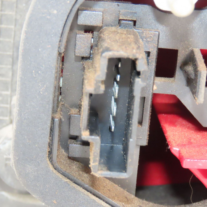 Feu arrière gauche occasion  Peugeot 208 I (CA_, CC_) 1.4 hdi (2012) 3 portes   9672628280  4