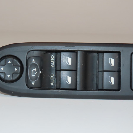 Commande lève-glace porte avant gauche occasion  Citroën C3 II (SC_) 1.6 bluehdi 100 (2014)   6490AZ 