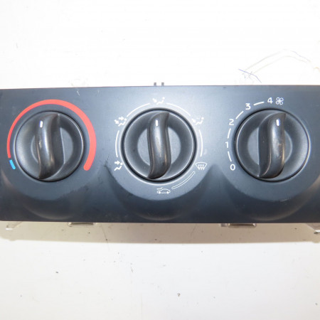 Commande de chauffage occasion  Renault CLIO II (BB_, CB_) 1.2 (bb0a, bb0f, bb10, bb1k, bb28, bb2d, bb2h, cb0a,... (1998-2010) 5 portes   7701049073 