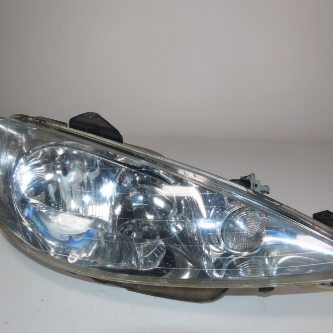 Phare droit occasion  Peugeot 206+ (2L_, 2M_) 1.4 hdi eco 70 (2009-2013) 5 portes   6206A0  1