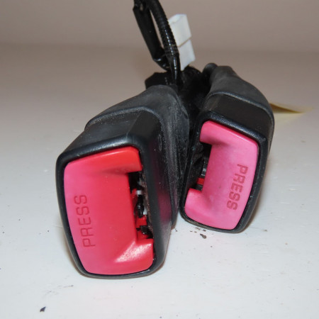 Ancrage ceinture arrière gauche occasion  Toyota YARIS (_P13_) 1.0 (ksp130_) (2010)   734800D120C0 