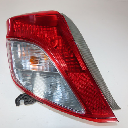 Feu arrière gauche occasion  Toyota YARIS (_P13_) 1.0 (ksp130_) (2010)   815610D370 